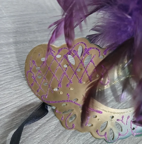 MARDI GRAS Feather Embellished Handpainted Masquerade Mask - Picture 10 of 14